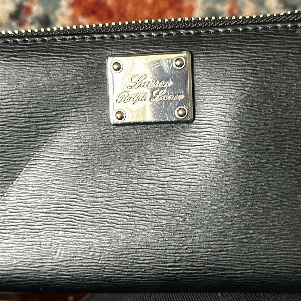 Lauren Ralph Lauren zippered wallet - Picture 2 of 8